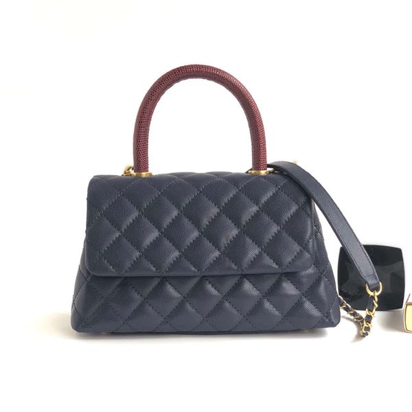 designer luxury2020 new style flip type chain handle with one shoulder detachable shoulder straporiginal leather all copper hardware 232829
designer luxury2020 new style flip type chain handle with one shoulder detachable shoulder straporiginal leather all copper hardware 232829