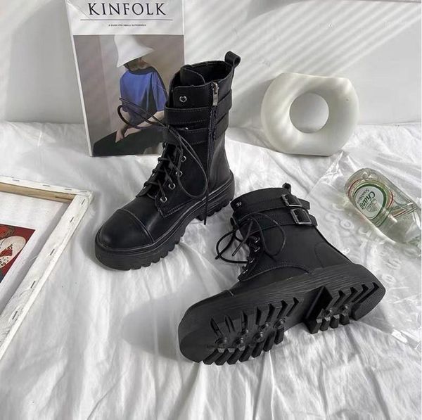 boots 2021 ladies short boots, fashionable and cool leather (35-40 size) (black/white)1
boots 2021 ladies short boots, fashionable and cool leather (35-40 size) (black/white)1