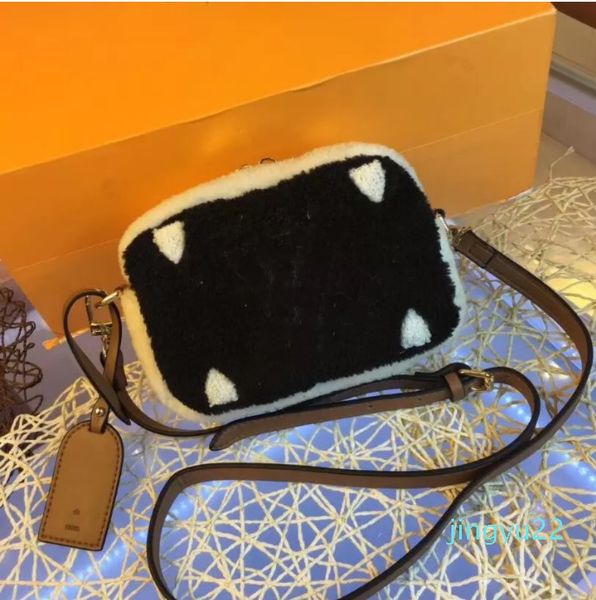 winter belt waist bag chest pack teddy plush handbags purse fannypack women crossbody shoulder bags classic letter old flower fuzzy handbag
winter belt waist bag chest pack teddy plush handbags purse fannypack women crossbody shoulder bags classic letter old flower fuzzy handbag