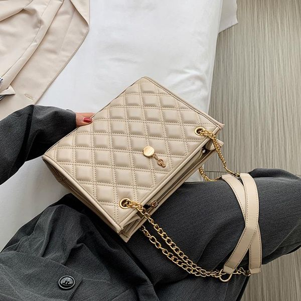 cross body 2021 fashion shoulder bag women travel bags leather pu quilted female luxury handbags designer sac a main femme
cross body 2021 fashion shoulder bag women travel bags leather pu quilted female luxury handbags designer sac a main femme