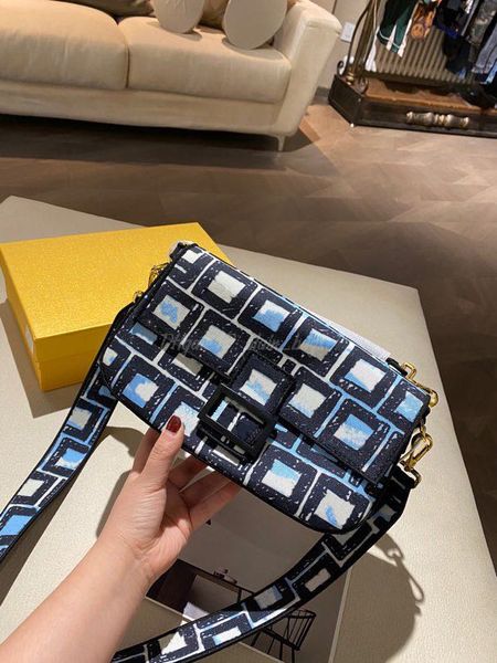 women fashion tote messenger leather bags lady shoulder wallet pillow hasp clutch baguette 2021 luxurys designers bag lady totes casual satc, Red;black
women fashion tote messenger leather bags lady shoulder wallet pillow hasp clutch baguette 2021 luxurys designers bag lady totes casual satc, Red;black