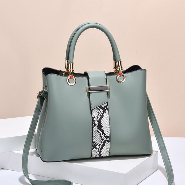 handbag women's bag 2021 fashion snakeskin large capacity portable messenger one shoulder mother, Black;red
handbag women's bag 2021 fashion snakeskin large capacity portable messenger one shoulder mother, Black;red