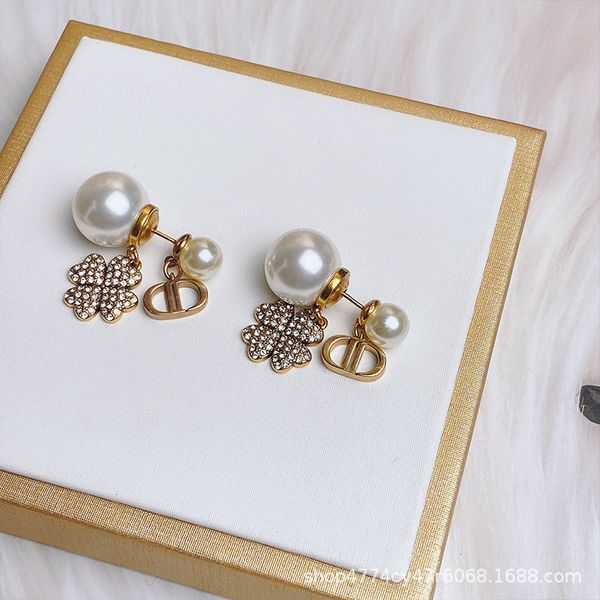 star's same d family letter clover full diamond, fashion matching earrings, earrings and 925 sier needlesq08m, Black
star's same d family letter clover full diamond, fashion matching earrings, earrings and 925 sier needlesq08m, Black