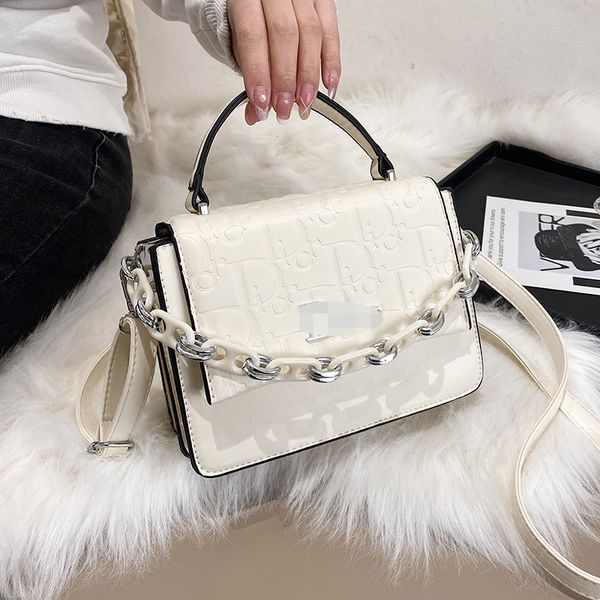 bag 2021 new simple fashion letter embossed acrylic chain portable single shoulder messenger bags
bag 2021 new simple fashion letter embossed acrylic chain portable single shoulder messenger bags