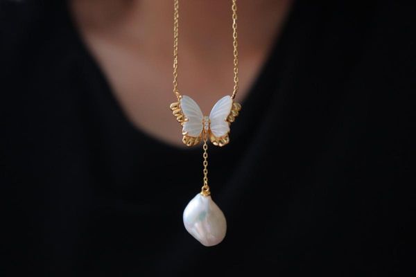 chains s925 silver natural white fritillaria color shell abalone butterfly baroque freshwater pearl packaging necklace
chains s925 silver natural white fritillaria color shell abalone butterfly baroque freshwater pearl packaging necklace