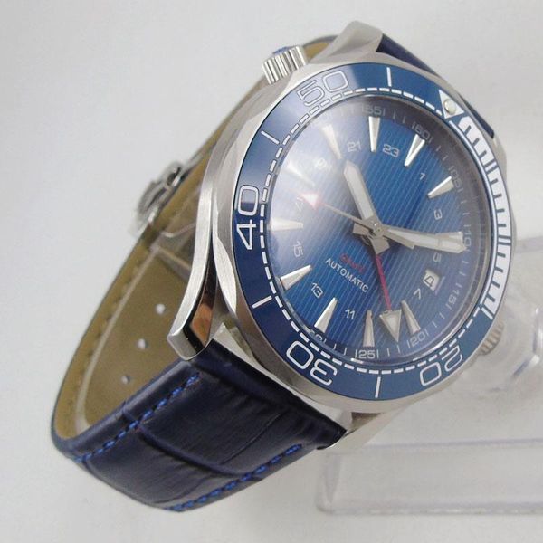 wristwatches 41mm white automatic men watch rubber strap gmt sapphire crystal seeing back luminous dial screw crown, Slivery;brown 
wristwatches 41mm white automatic men watch rubber strap gmt sapphire crystal seeing back luminous dial screw crown, Slivery;brown