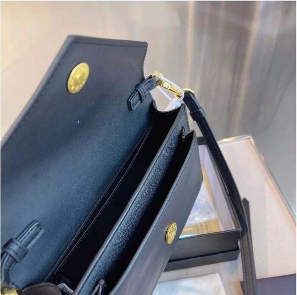 luxury designers bags fashion women leather cross body purse 2021 handbag ladies shoulder bag with box black pink white nude size 20*12*4cm
luxury designers bags fashion women leather cross body purse 2021 handbag ladies shoulder bag with box black pink white nude size 20*12*4cm