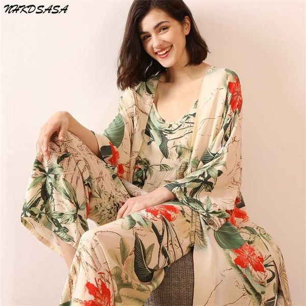 ladies pajamas set 3pcs cardigan+camisole+pants cartoon printed women comfort loose homewear large size femme sleepwear 211126, Black;red
ladies pajamas set 3pcs cardigan+camisole+pants cartoon printed women comfort loose homewear large size femme sleepwear 211126, Black;red