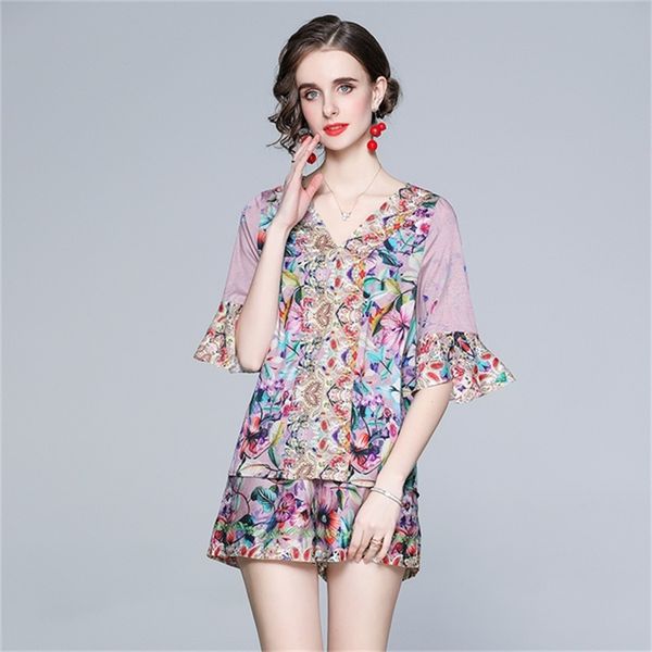 fashion summer two piece set women purple print v-neck short sleeve t-shirt + casual wide leg shorts suit 210519, White
fashion summer two piece set women purple print v-neck short sleeve t-shirt + casual wide leg shorts suit 210519, White