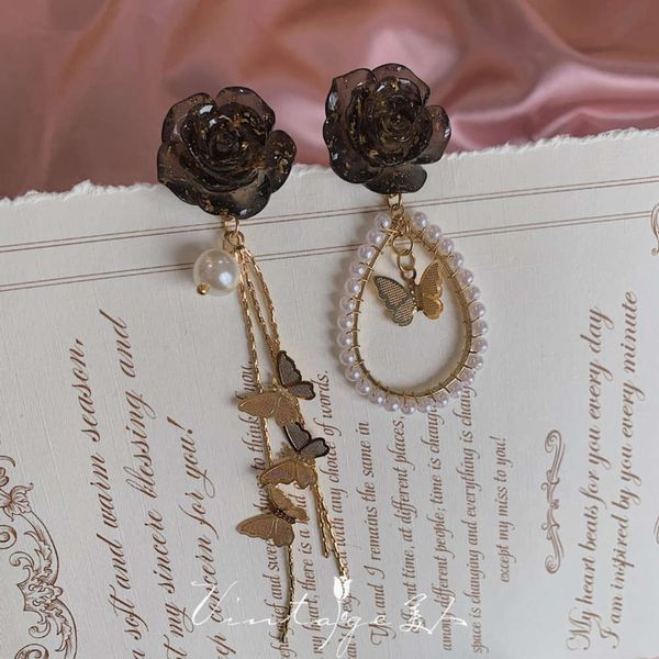 "butterfly and black rose" dark temperament gold foil rose tassel butterfly asymmetric earrings female earclip
"butterfly and black rose" dark temperament gold foil rose tassel butterfly asymmetric earrings female earclip