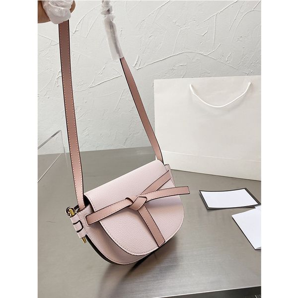 2021 high version lowe simple mini bow bag with buckle girl's one shoulder saddle luxuryss designerss yw
2021 high version lowe simple mini bow bag with buckle girl's one shoulder saddle luxuryss designerss yw