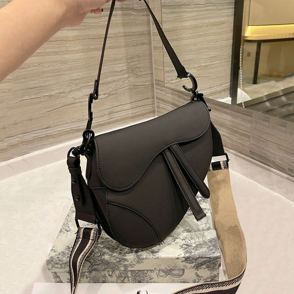 Top quality Luxurys Designers bag Women Fashion Leather Saddle Pochette handbags female Crossbody handbag shoulder Phone Vintage bags Purse with Box
Top quality Luxurys Designers bag Women Fashion Leather Saddle Pochette handbags female Crossbody handbag shoulder Phone Vintage bags Purse with Box