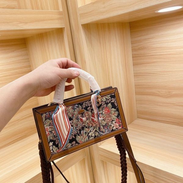 wholesale scarf silk women's small winter square bag classic printing versatile one shoulder diagonal span luxurys designer luxurys des
wholesale scarf silk women's small winter square bag classic printing versatile one shoulder diagonal span luxurys designer luxurys des