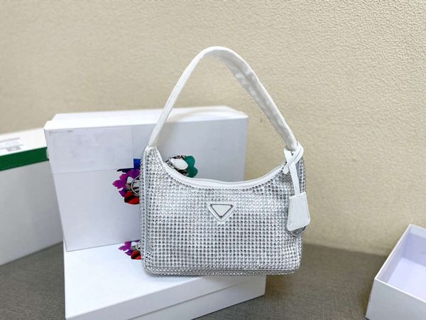 2021 p handbag shoulder bag white fashion diamond-studded charming large-capacity high-end brand designer
2021 p handbag shoulder bag white fashion diamond-studded charming large-capacity high-end brand designer