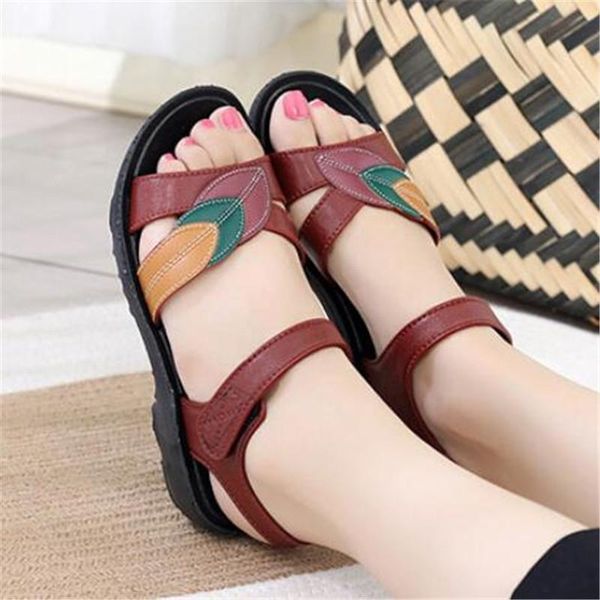 est 2021 summer mother shoes flat sandals women aged leather soft bottom mixed colors fashion comfortable old, Black
est 2021 summer mother shoes flat sandals women aged leather soft bottom mixed colors fashion comfortable old, Black