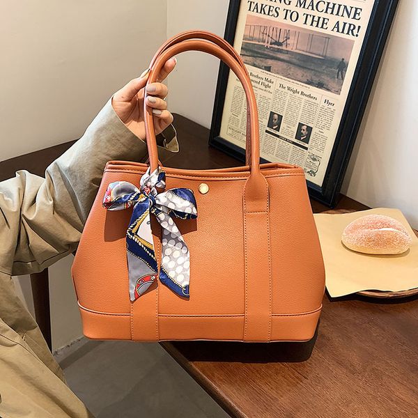 designer handbags bag female 2021 new fashion silk scarf portable messenger bag net red texture high-capacity commuter handbag
designer handbags bag female 2021 new fashion silk scarf portable messenger bag net red texture high-capacity commuter handbag