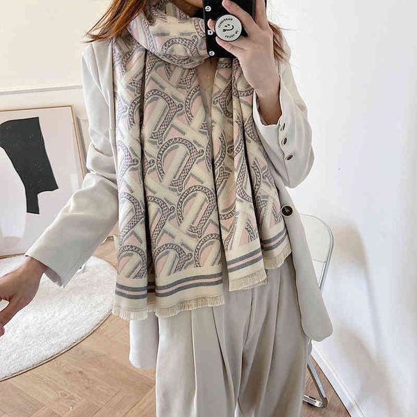 shawl autumn and winter women's versatile imitation cashmere long warm scarf, foreign style fashion, large scarf outside the office, Blue;gray
shawl autumn and winter women's versatile imitation cashmere long warm scarf, foreign style fashion, large scarf outside the office, Blue;gray