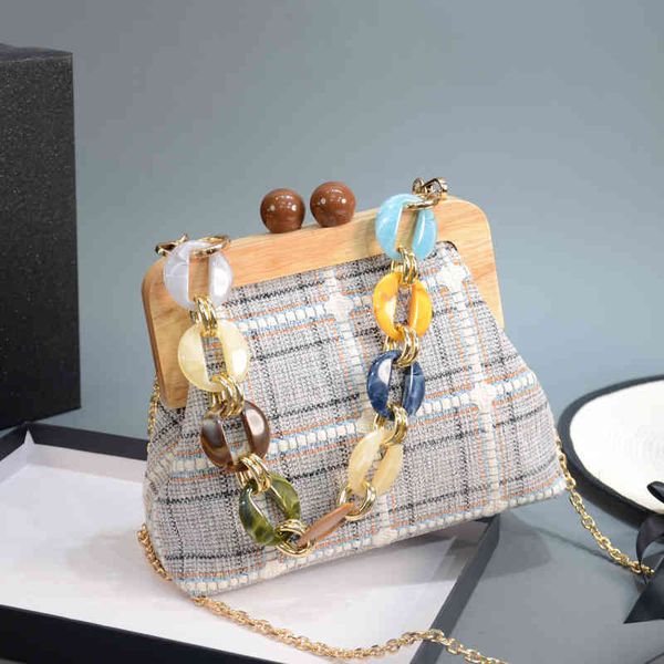 handbag bag women's 2021 cross wooden clip korean mouth gold versatile acrylic chain small, Black;red
handbag bag women's 2021 cross wooden clip korean mouth gold versatile acrylic chain small, Black;red