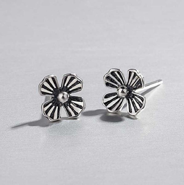 simple fresh version of the 925 sterling silver earrings wild temperament female fashion unique flower stud, Golden;silver
simple fresh version of the 925 sterling silver earrings wild temperament female fashion unique flower stud, Golden;silver