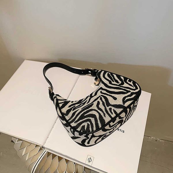 women's bag trend autumn fashion women's single shoulder armpit french stick crescent leopard
women's bag trend autumn fashion women's single shoulder armpit french stick crescent leopard