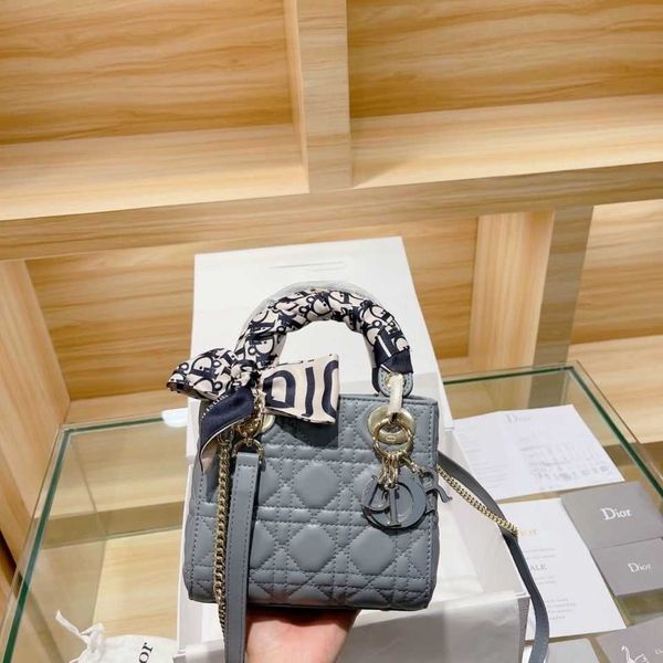 d di ce 2021 casual and fashionable hand-held slung sheepskin diamond princess bag zly
d di ce 2021 casual and fashionable hand-held slung sheepskin diamond princess bag zly