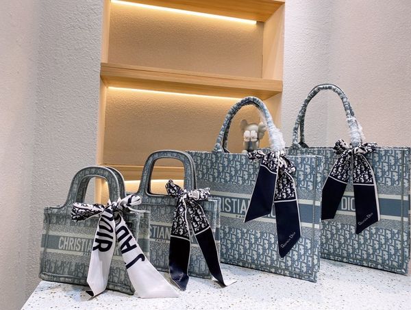 Women Luxurys Designers Bags 2021 Tote Crossbody Fashion leather ochette shoulder Prettyplus flower classic -L4263, A-l4263
Women Luxurys Designers Bags 2021 Tote Crossbody Fashion leather ochette shoulder Prettyplus flower classic -L4263, A-l4263