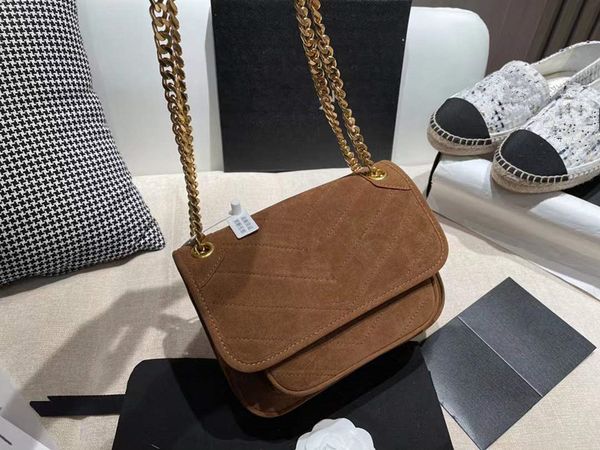 ladies brand shoulder bag designer leather chain messenger bag s letter mini tote bag
ladies brand shoulder bag designer leather chain messenger bag s letter mini tote bag