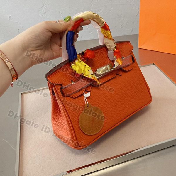 luxurys designers shoulder bags 20cm women totes messenger bag fashion vintage printing classic crossbody genuine leather handbag cross body
luxurys designers shoulder bags 20cm women totes messenger bag fashion vintage printing classic crossbody genuine leather handbag cross body