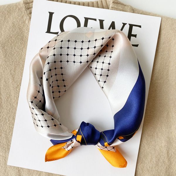 2021 fashion designer 100% silk scarf women chic printing 53x53cm 4 season polka dot, Blue;gray
2021 fashion designer 100% silk scarf women chic printing 53x53cm 4 season polka dot, Blue;gray