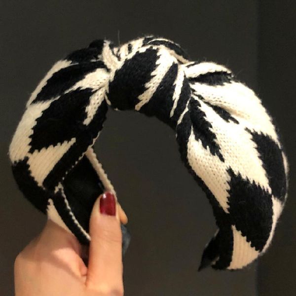 hair accessories 2021 hairband for women broad side middle knot simple and versatile headband knitted band headdress
hair accessories 2021 hairband for women broad side middle knot simple and versatile headband knitted band headdress