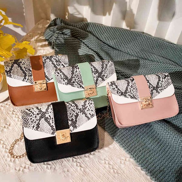 wallet bag female 2021 winter fashion versatile foreign style small square simple contrast color chain single shoulder messenger, Red;black
wallet bag female 2021 winter fashion versatile foreign style small square simple contrast color chain single shoulder messenger, Red;black