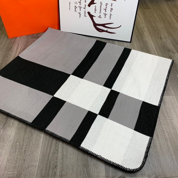 2021 cashmere designer blanket fashion luxury blankets letter printed casual classic silk carpet home furnishings couverture
2021 cashmere designer blanket fashion luxury blankets letter printed casual classic silk carpet home furnishings couverture