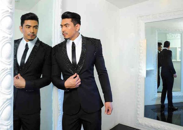 men's suits & blazers latest brand designer two pieces (blazer+pant) tuxedos black shawl lapel one button with sequin wedding etq5, White;black
men's suits & blazers latest brand designer two pieces (blazer+pant) tuxedos black shawl lapel one button with sequin wedding etq5, White;black