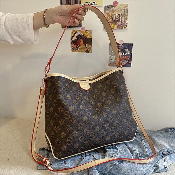 evening bags 2021 fashion medieval geometric printing large capacity tote underarm bag all-match crossbody shoulder designer handbag
evening bags 2021 fashion medieval geometric printing large capacity tote underarm bag all-match crossbody shoulder designer handbag