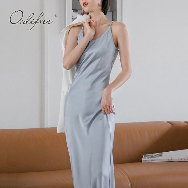 summer women satin long silk shiny spaghetti strap backless elegant vintage minimalist party dress 210415, Black;gray
summer women satin long silk shiny spaghetti strap backless elegant vintage minimalist party dress 210415, Black;gray