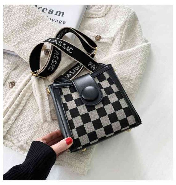 bags handbags wallets 2021 winter chessboard women's fashion small square simple texture splicing messenger, Black;red
bags handbags wallets 2021 winter chessboard women's fashion small square simple texture splicing messenger, Black;red