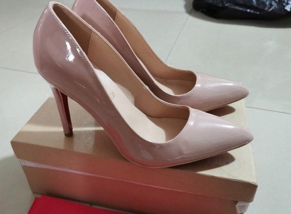 2021 women designers red bottoms wedding high heels pointed toe sole 8cm 10cm 12cm pumps come with logo shoes 688xx y1ls#, Black
2021 women designers red bottoms wedding high heels pointed toe sole 8cm 10cm 12cm pumps come with logo shoes 688xx y1ls#, Black