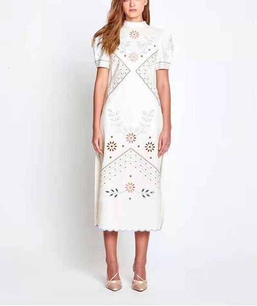 spring and summer australia catwalk style temperament floral embroidered cheongsam design slim slit, Black
spring and summer australia catwalk style temperament floral embroidered cheongsam design slim slit, Black