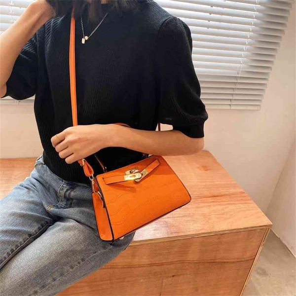 women's new 2021 single shoulder korean fashion solid color small square simple versatile portable bag
women's new 2021 single shoulder korean fashion solid color small square simple versatile portable bag