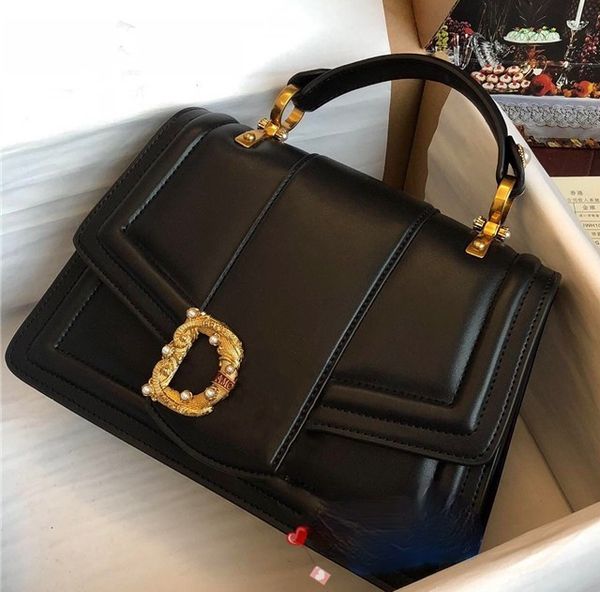 2021 new pearl-encrusted baroque style leather hand-held one-shoulder stiletto women's bag large-capacity compartment high luxury party
2021 new pearl-encrusted baroque style leather hand-held one-shoulder stiletto women's bag large-capacity compartment high luxury party