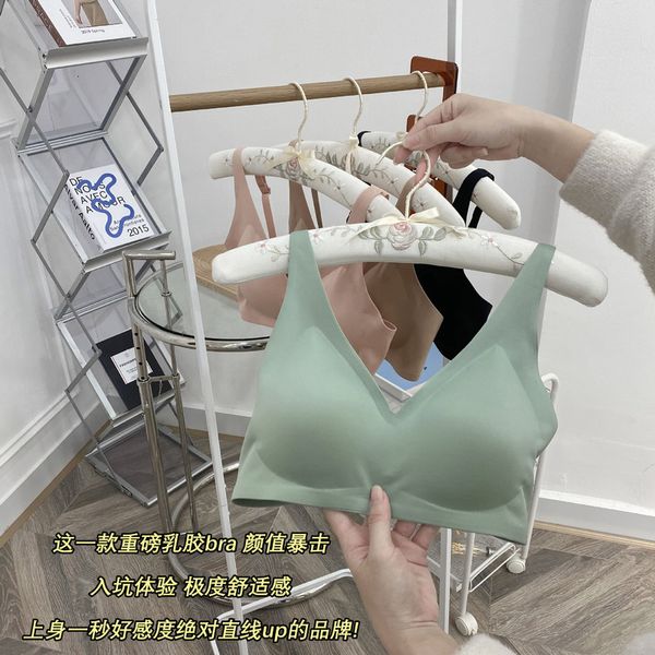 plain japanese muscle traceless cloud feeling latex underwear with high elasticity, comfortable and adjustable rimless gathered bra, Red;black
plain japanese muscle traceless cloud feeling latex underwear with high elasticity, comfortable and adjustable rimless gathered bra, Red;black