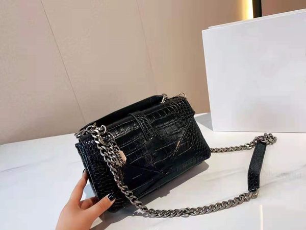 crocodile pattern shoulder bag vintage silver chain portable diagonal bags luxury designer ladies leather handbag
crocodile pattern shoulder bag vintage silver chain portable diagonal bags luxury designer ladies leather handbag