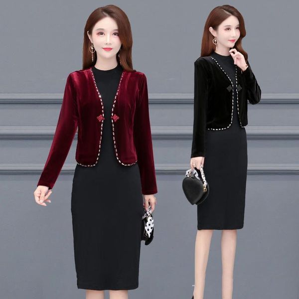 women's jackets short cardigan gold velvet jacket women 2022 spring autumn clothing fashion beading wild coat vintage slim shawl veste, Black;brown
women's jackets short cardigan gold velvet jacket women 2022 spring autumn clothing fashion beading wild coat vintage slim shawl veste, Black;brown