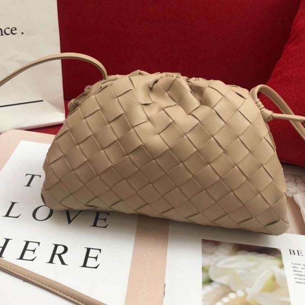 designer bag classic pouch soft sheepskin leather woven handbag cloud women crossbody crochet shoulder evening clutch with box
designer bag classic pouch soft sheepskin leather woven handbag cloud women crossbody crochet shoulder evening clutch with box