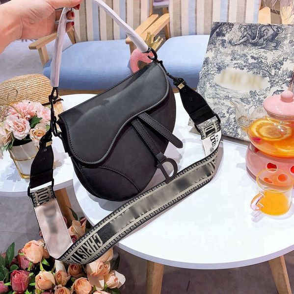 the designers 2021 soft leather women handbag logo capacity tote bags fashion makeup luxurys brang bag -l0399, Red;black
the designers 2021 soft leather women handbag logo capacity tote bags fashion makeup luxurys brang bag -l0399, Red;black