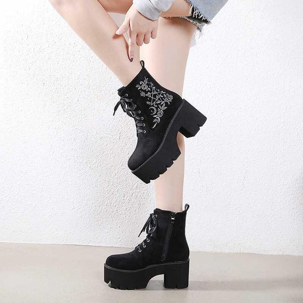 fashionable women's flower bed boots, plush punk leather gothic shoes of disco, with laces and back zipper boots, Black
fashionable women's flower bed boots, plush punk leather gothic shoes of disco, with laces and back zipper boots, Black