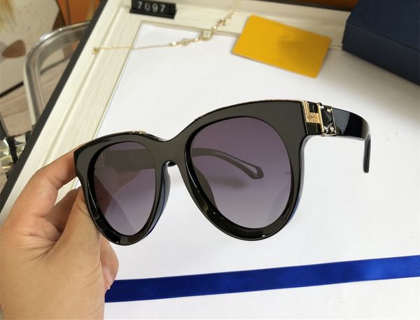 2021 designer luxury sunglasses men and women trend retro anti-glare sunglasse 7097, White;black
2021 designer luxury sunglasses men and women trend retro anti-glare sunglasse 7097, White;black