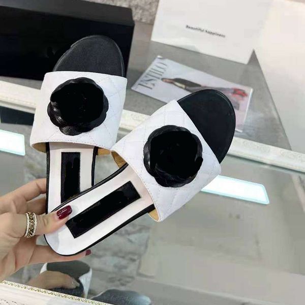 spring women leather slippers open toe plain low heel flower designer lady slipper slides for banquet black white with box size 35-42
spring women leather slippers open toe plain low heel flower designer lady slipper slides for banquet black white with box size 35-42