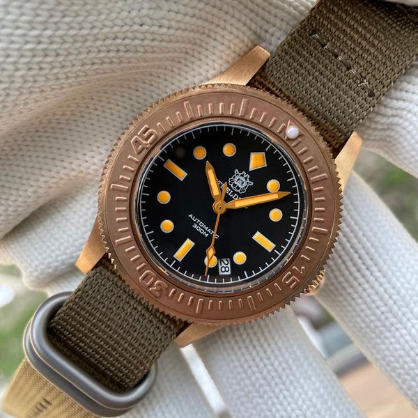 wristwatches sd1952s steeldive luxury watches cusn8 bronze bezel automatic movement 300m waterproof swiss super luminous men's diving w, Slivery;brown
wristwatches sd1952s steeldive luxury watches cusn8 bronze bezel automatic movement 300m waterproof swiss super luminous men's diving w, Slivery;brown