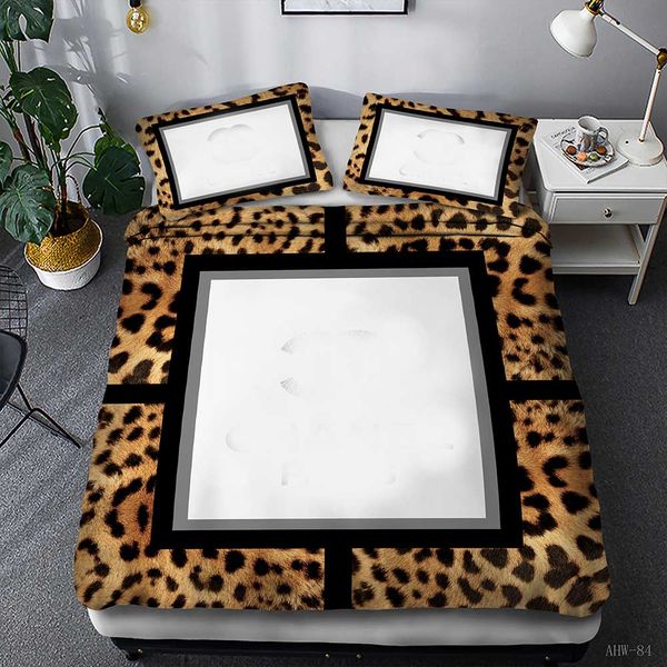 elegant black/gold design soft and low-sensitivity duvet cover bedding, suitable for family/children/boys/girls, double bed size includes 2
elegant black/gold design soft and low-sensitivity duvet cover bedding, suitable for family/children/boys/girls, double bed size includes 2